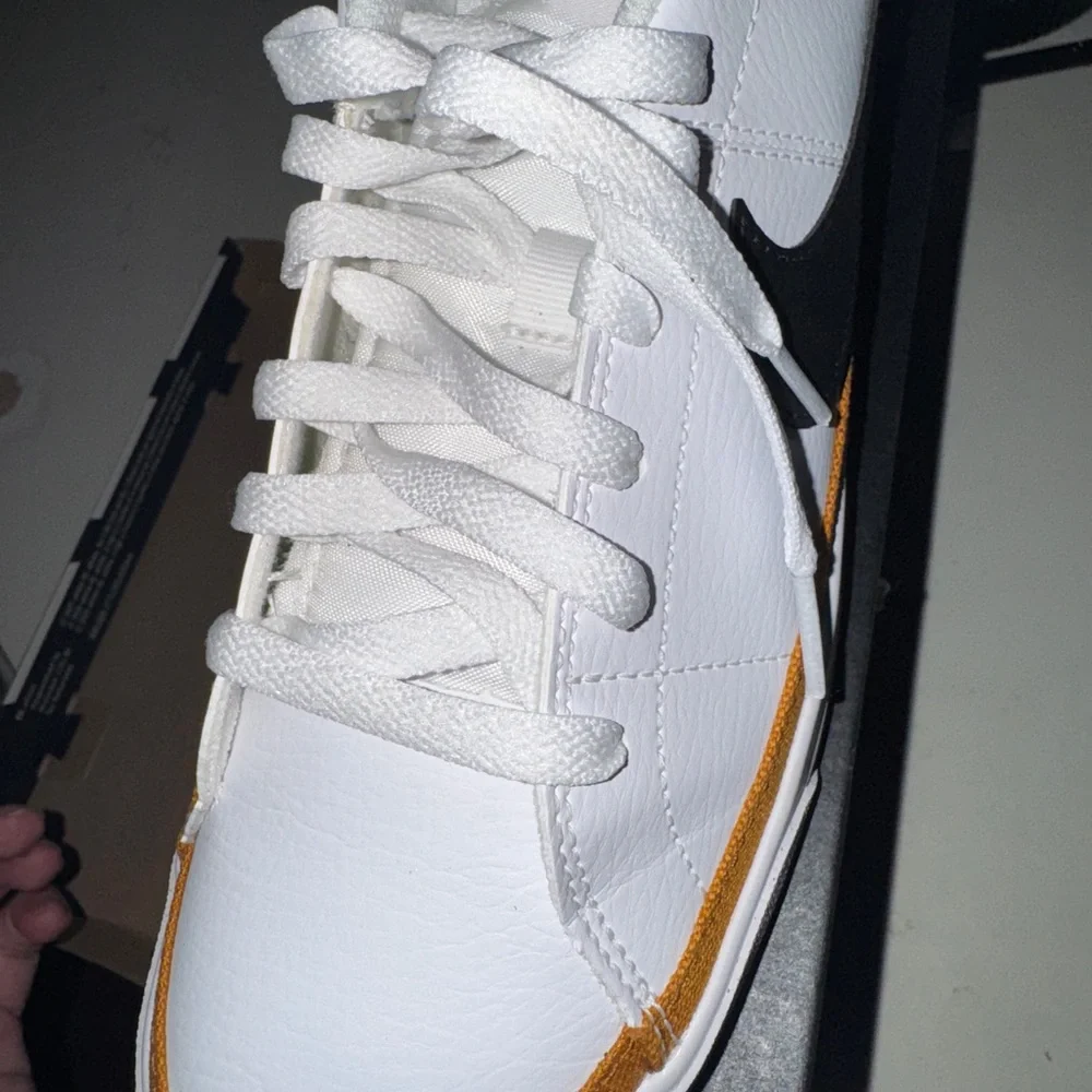 Nike Men's White and Tan Sneakers - Picture 3 of 5